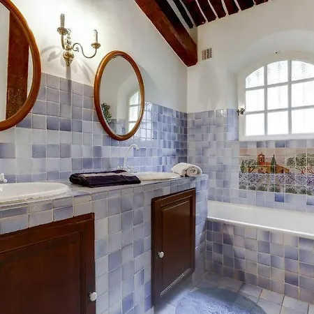 Sleeps 8 Pool Wifi Ferienhaus