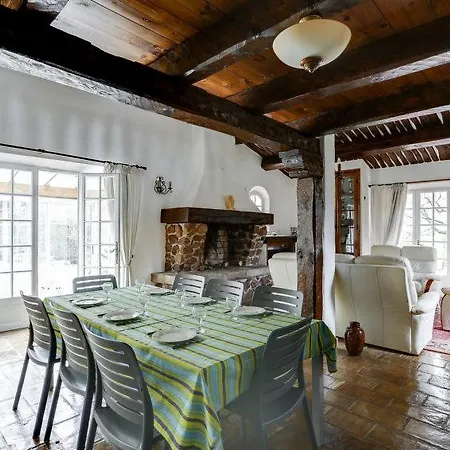 Sleeps 8 Pool Wifi Saint-Raphaël