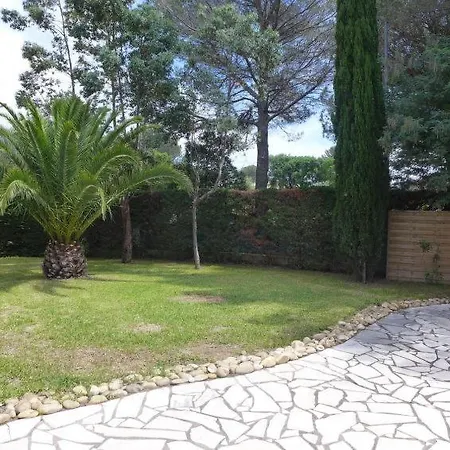 Sleeps 8 Pool Wifi Ferienhaus